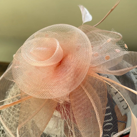 Vintage hat pink / peach color clip on main image 8
